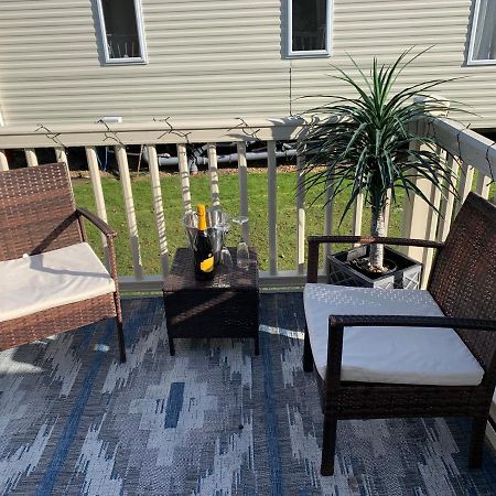 Beautiful 3 Bedroom Caravan With Hot Tub - Tattershall Lakes Exterior foto