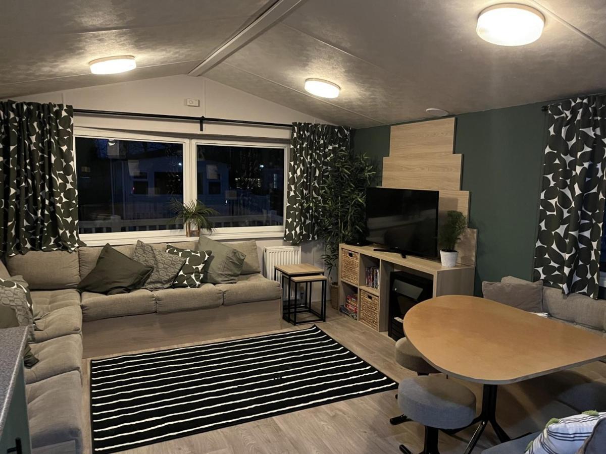 Beautiful 3 Bedroom Caravan With Hot Tub - Tattershall Lakes Exterior foto