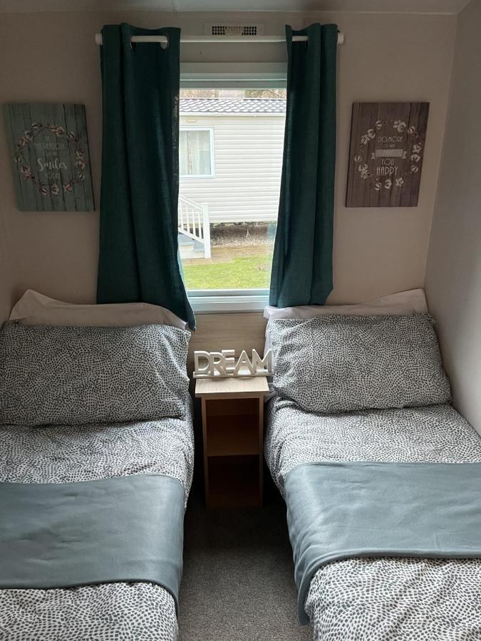Beautiful 3 Bedroom Caravan With Hot Tub - Tattershall Lakes Exterior foto