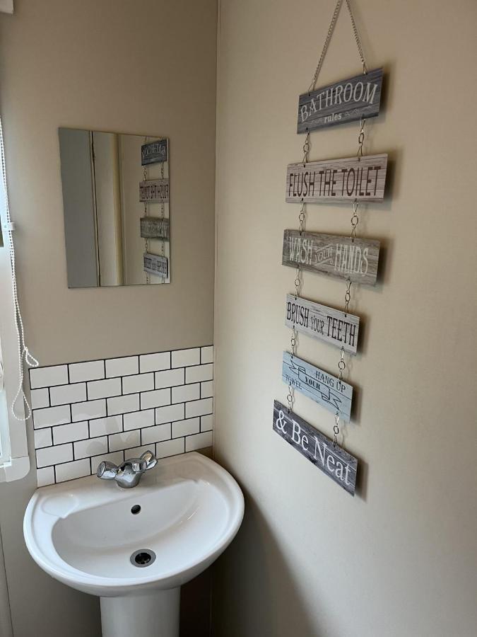 Beautiful 3 Bedroom Caravan With Hot Tub - Tattershall Lakes Exterior foto